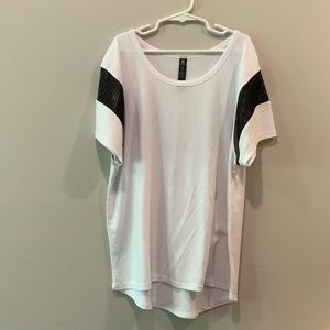 Loose white workout shirt! Black mesh on sleeves